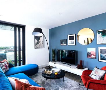 Fairfield Avenue, Staines-upon-Thames, Surrey, TW18 4JW - Photo 2