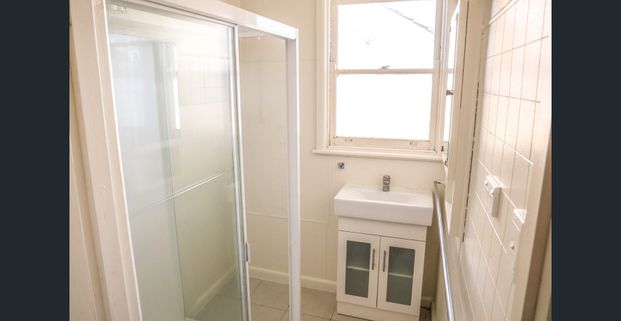 Neat Three Bedroom Home - Photo 1