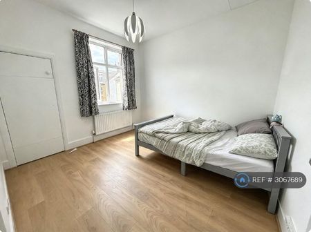 5 bedroom terraced house to rent - Photo 4