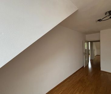 Wohnen unterm Dach mit Blick auf den Schlossberg - Photo 2