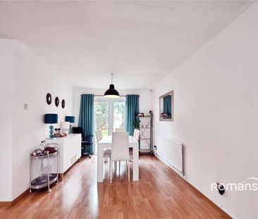 Brambles Farm Drive, Uxbridge, UB10 - Photo 2