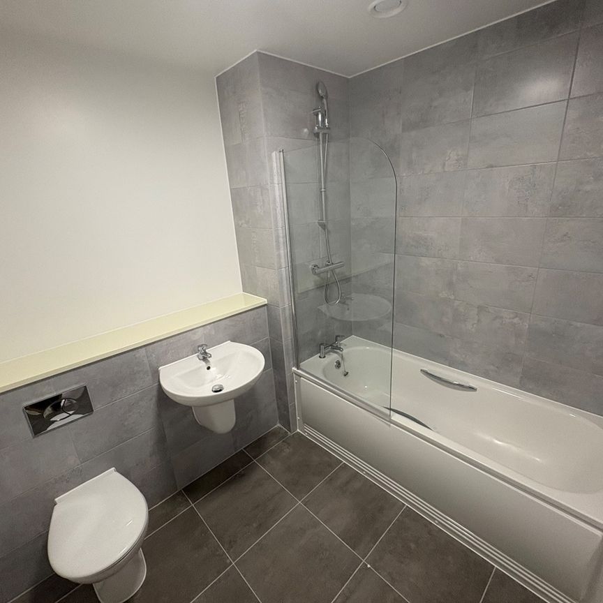 1 Bed Flat, Bridgewater Wharf, M5 - Photo 1