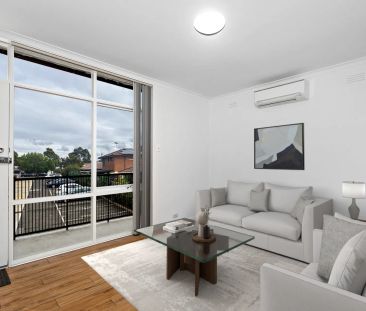 Bright & Private Apartment Moments from Transport & Shops! - Photo 1