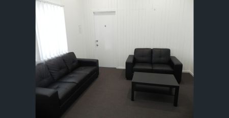 PRIVATE ROOM - PERFECT FOR STUDENTS CLOSE TO QUT! - Photo 2