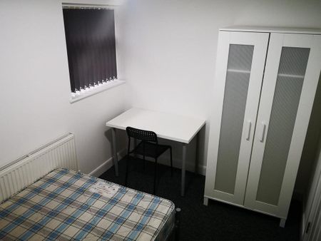 5 bedroom semi-detached house to rent - Photo 3