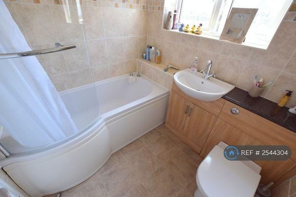 3 bedroom terraced house to rent - Photo 1