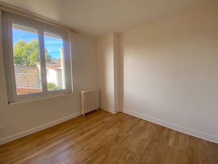 RUE DE ROCHECHOUART, Maison entièrement refaite à neuve de 65m² avec garage ! - Photo 2