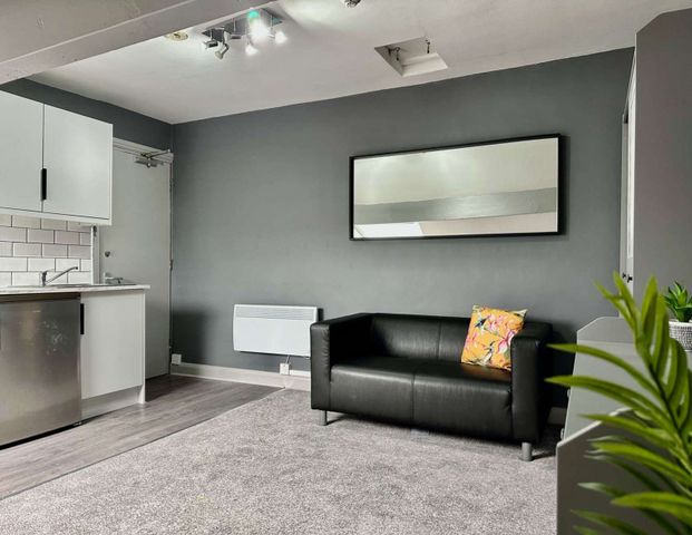 Somerset Road Room 7 - Photo 1