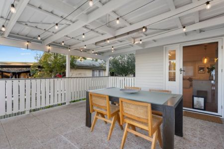 Beautifully renovated home with elevated outlooks - Photo 5