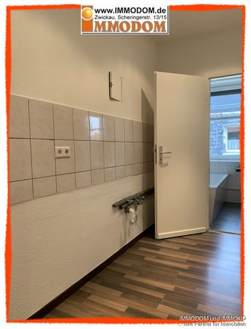 2-Zimmer-Dachwohnung ohne Schrägen mit begehbarem Kleiderschrank und PKW-Stellplatz im Hof zu vermieten! - Foto 4