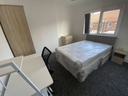 To Let: Meath Street, Middlesbrough, TS1 4RY. - Photo 4