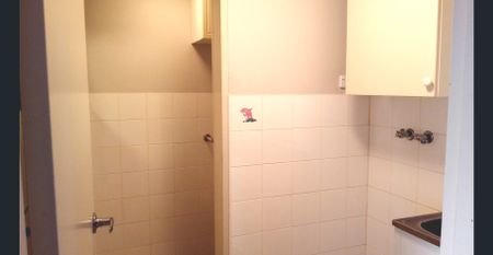 Spacious Townhouse With Everything Nearby - Photo 3