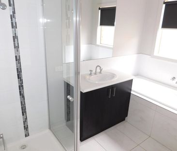 SPACIOUS THREE BEDROOM HOME CLOSE TO ALL AMENITIES - Photo 2