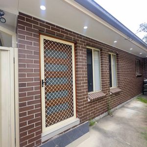 Immaculate Modern Two Bedroom Granny Flat in a Prime Location! - Photo 3