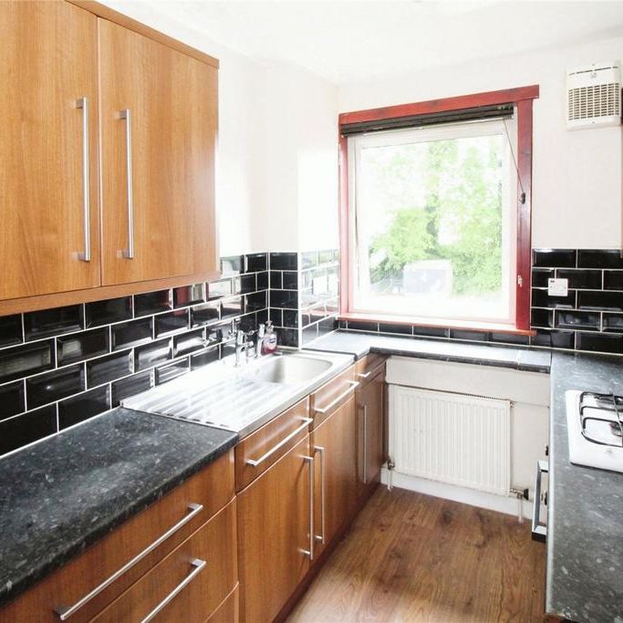 3 bedroom flat to rent - Photo 1