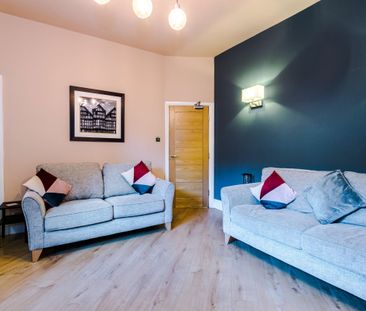 UK Award Winning, exceptionally high standard, design-led, immacula... - Photo 3