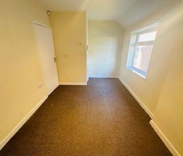 2 bedroom end of terrace house to rent - Photo 5
