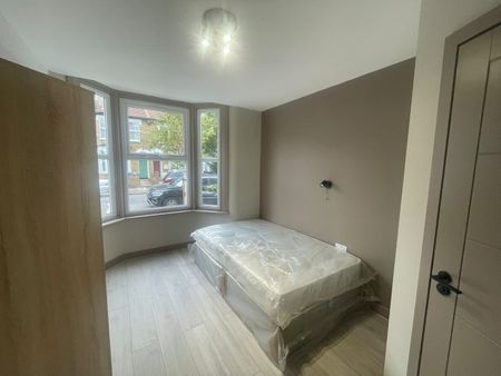Studio Flat, Cheddington Road, N18 - Photo 2