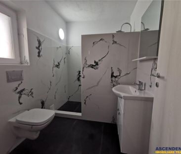 O casa noua la prima , mobilata si utilata, curte individual - Fotografie 5