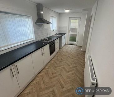 3 bedroom end of terrace house to rent - Photo 1