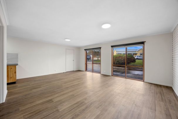 Ideally Located Close to the Cbd - Photo 1