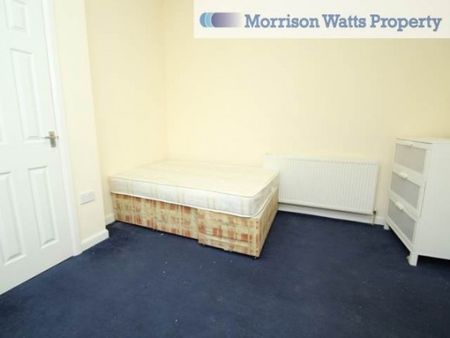 4 Bed - Royal Park View, Hyde Park, Leeds - Photo 5