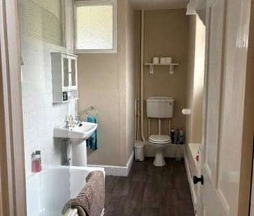 North Aller Farmhouse is situated on the outskirts of the market to... - Photo 4