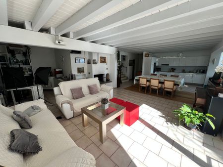 Charming maison individuelle de 5.5 pièces avec piscine, vue exceptionnelle et grand jardin à Villars-Burquin (Tévenon VD) - Foto 2