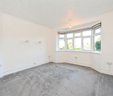 3 bedroom detached bungalow to rent - Photo 2