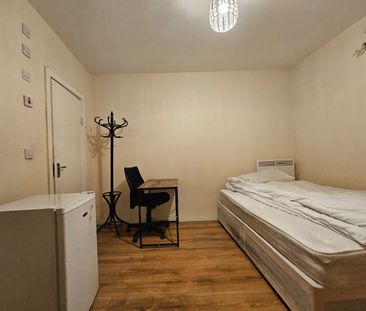 Studio Flat, Harrow Road, HA9 - Photo 1