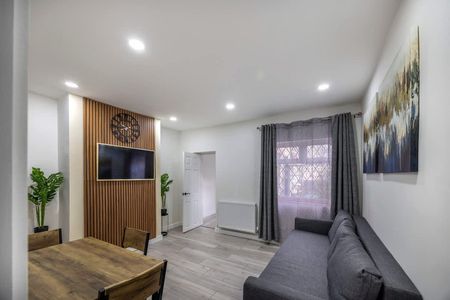 Ainslie Street - Photo 2