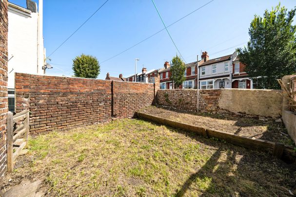 3 bedroom terraced house to rent - Photo 1