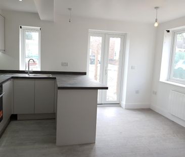 2 bedroom semi-detached house to rent - Photo 5