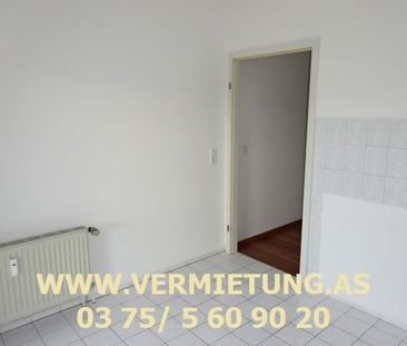 Für die kleine Familie: DG-Wohnung mit Balkon - Einbauküche auf Wunsch - Photo 3