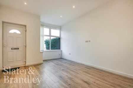 3 bedroom terraced house to rent - Photo 2