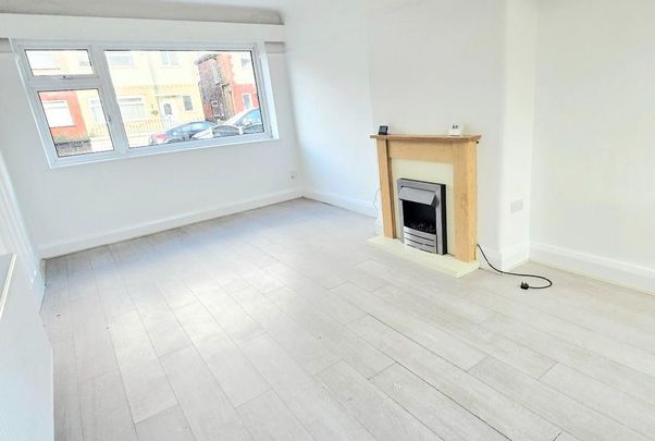 3 bedroom semi-detached house to rent - Photo 1