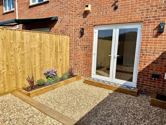 2 bedroom terraced house to rent - Photo 1