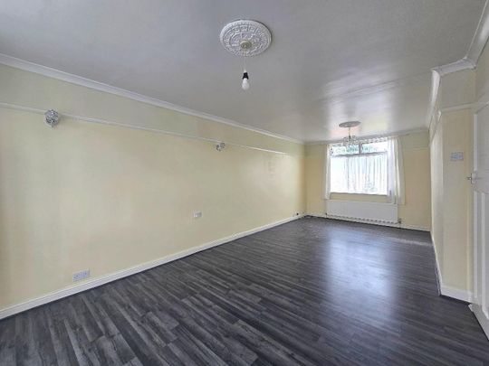 3 Bed End of terrace house For Rent - Photo 1