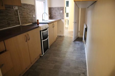 3 bedroom terraced house to rent - Photo 3