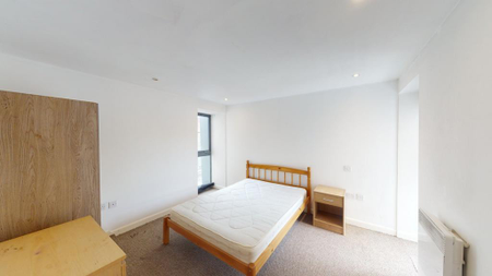 2 bedroom flat to rent - Photo 2