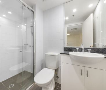 Contemporary Apartment Offering Space and Style - Photo 4