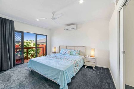 Designer Redlynch Family Home - A cut above the rest! - Photo 5