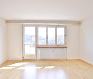 Schöne Wohnung direkt am Bahnhof Gossau - Foto 1