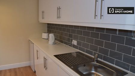 Modern 1-bedroom house for rent in Clonee, Dublin - Photo 4