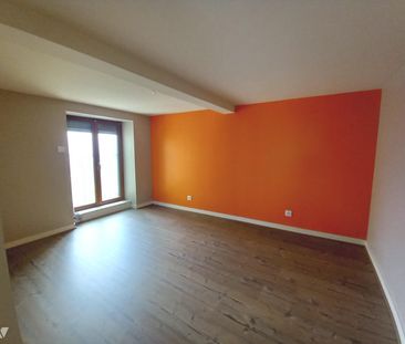 Dans le bourg, Maison de 90 m² comprenant spacieuse pièce de vie (4... - Photo 4
