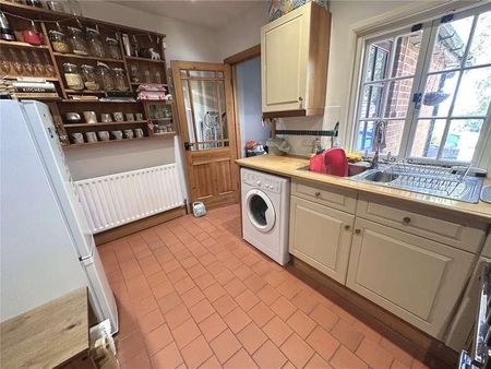 School Lane, Ewshot, Farnham, Hampshire, GU10 - Photo 5