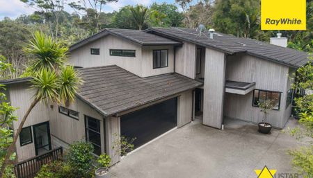 Spacious 4-Bedroom Family Home with Double Garage - Photo 3