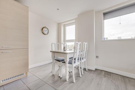 2 bedroom flat to rent - Photo 3