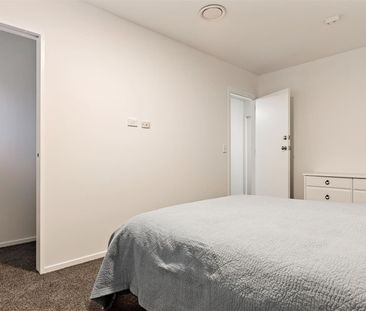 Room for rent in popular boarding house! - Photo 4