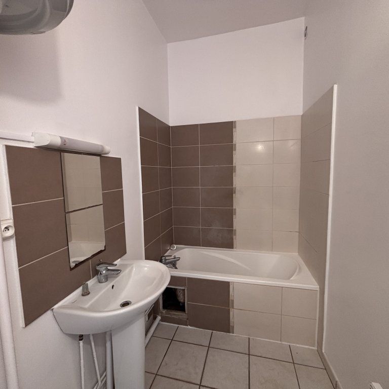 STUDIO A LOUER - VILLEURBANNE - 32 m2 - 639 € charges comprises par mois - Photo 2